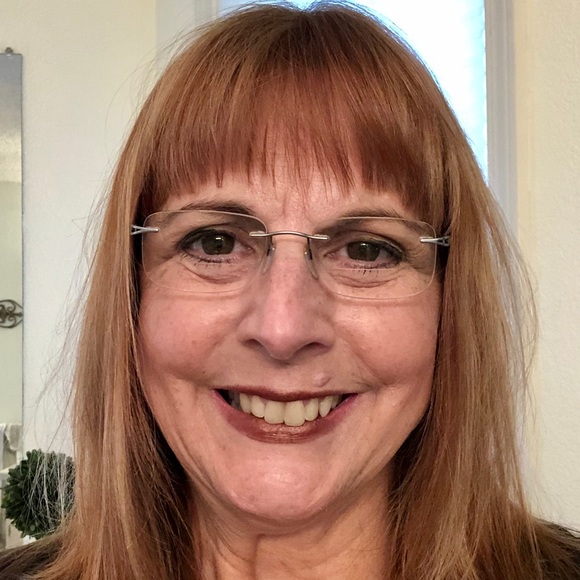 Meet your Posher, Julie - Picture 2 of 8